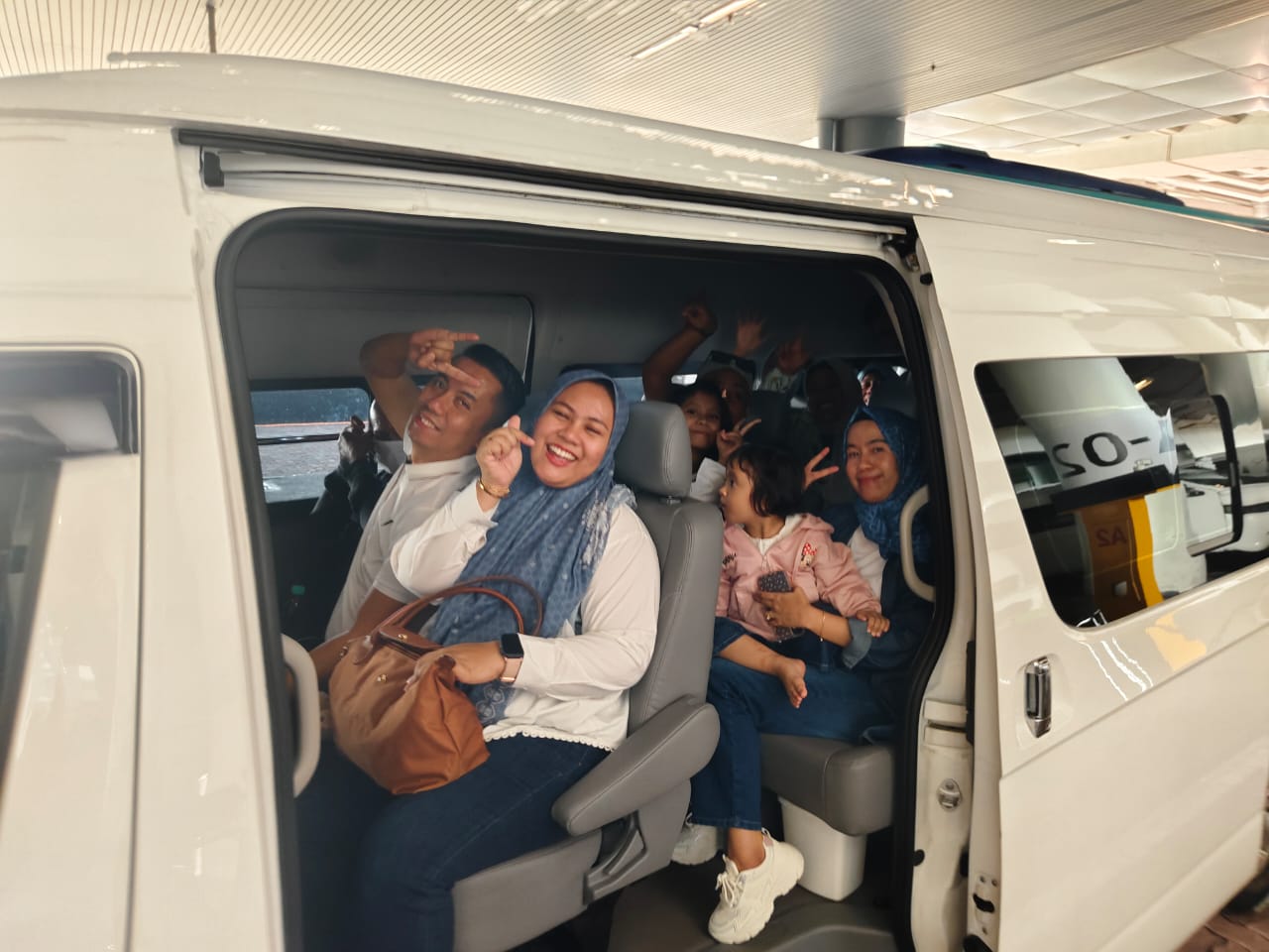 FAR LIGHT ENTERPRISE van with driver service